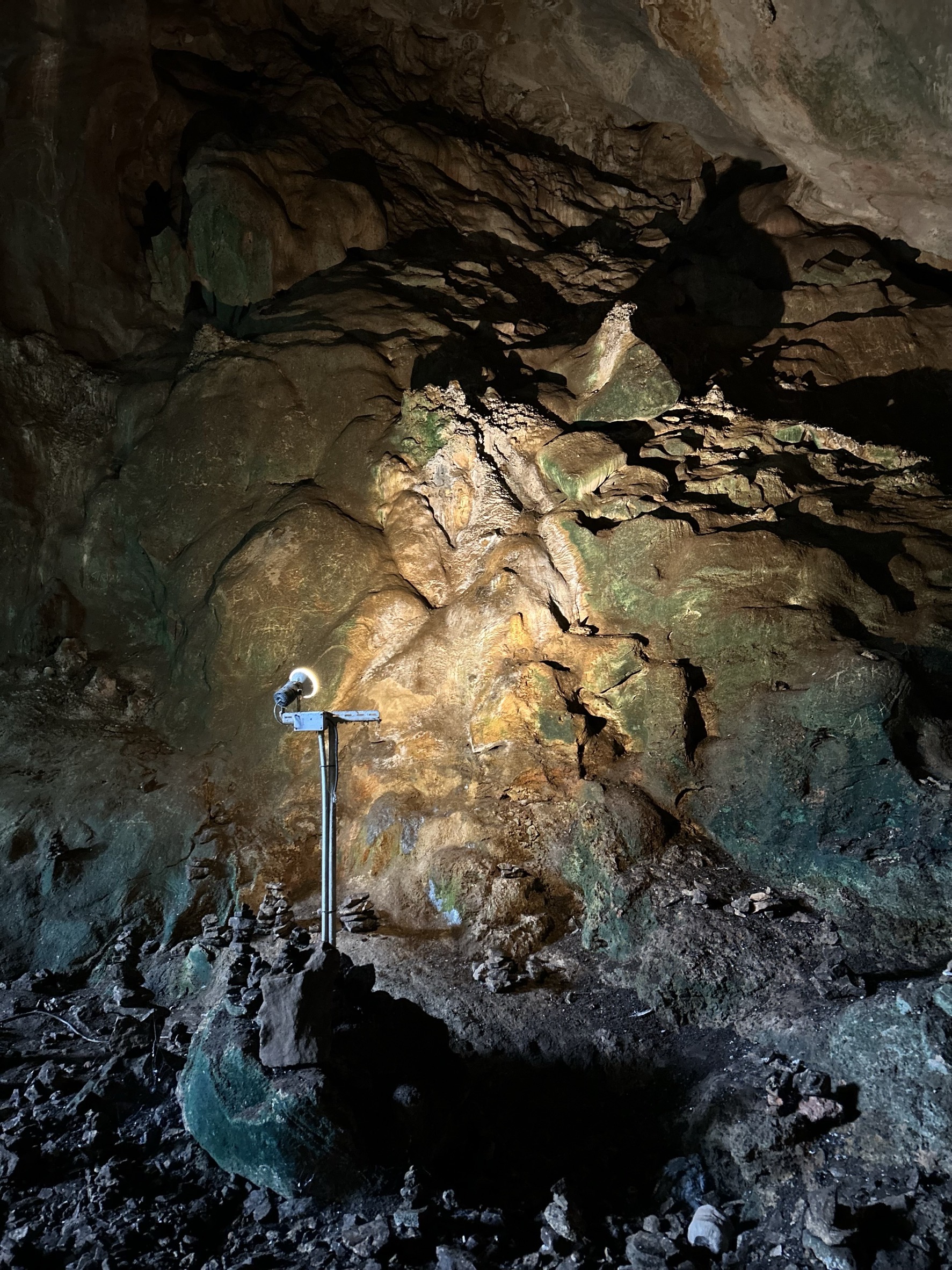 Die dunkle Höhle