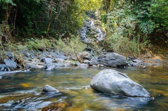 Ein Wasserfall am Wanderweg