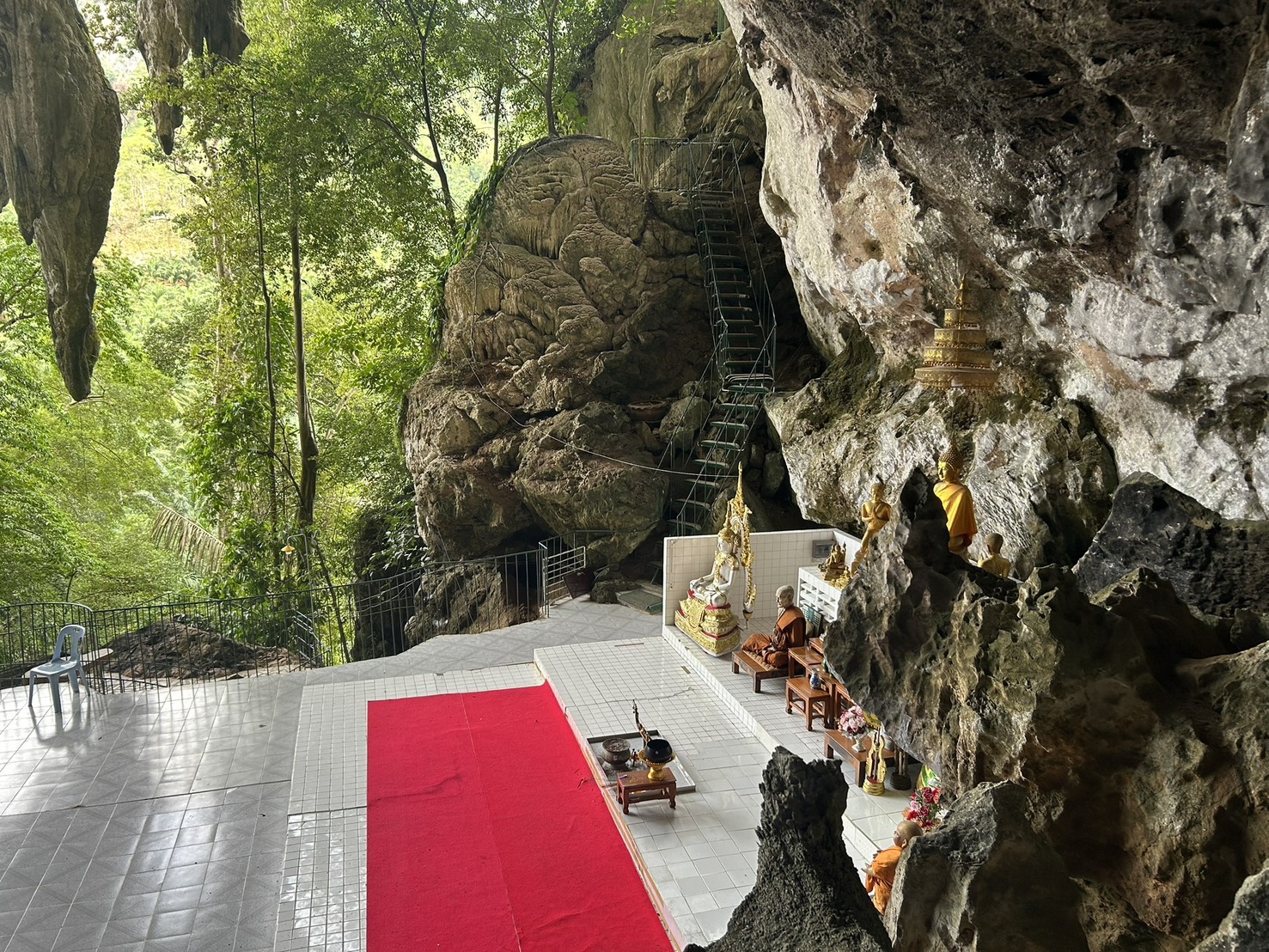 Höhlentempel in der Natur
