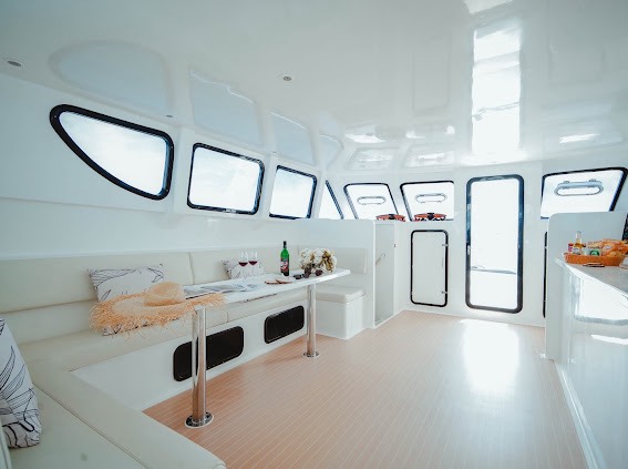 Relax and Dine on Board the Yacht